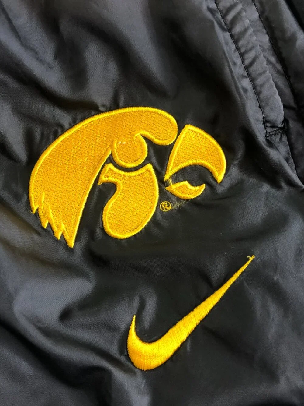 Nike Iowa Hawkeyes Windbreaker Pants Men's XL Black Lined Pockets Ankle Zip